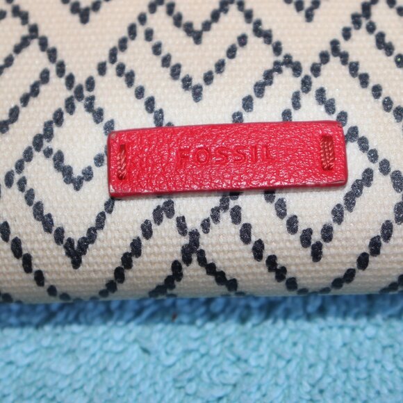 Fossil Brand Ladies Black Brown Cream Red Leather Wallet Clutch - Picture 2 of 8